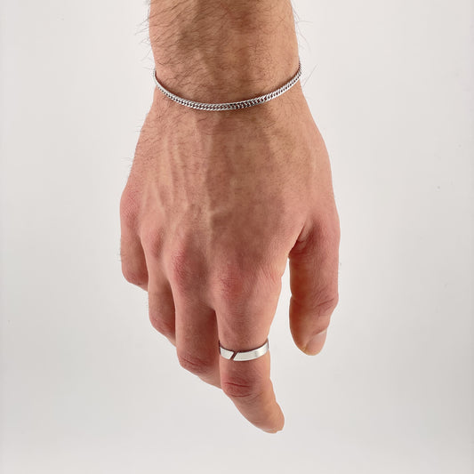 Getragenes Cuban Armband in Silber aus Edelstahl von Evelence Schmuck